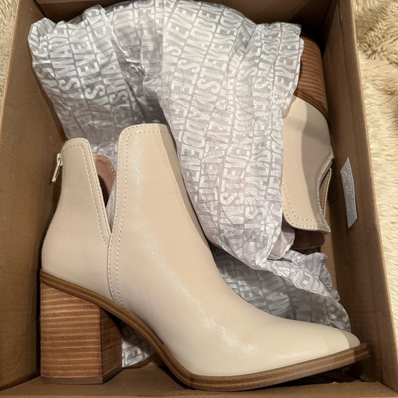NWT Steve Madden Novita Boots - Bone color - Picture 1 of 2